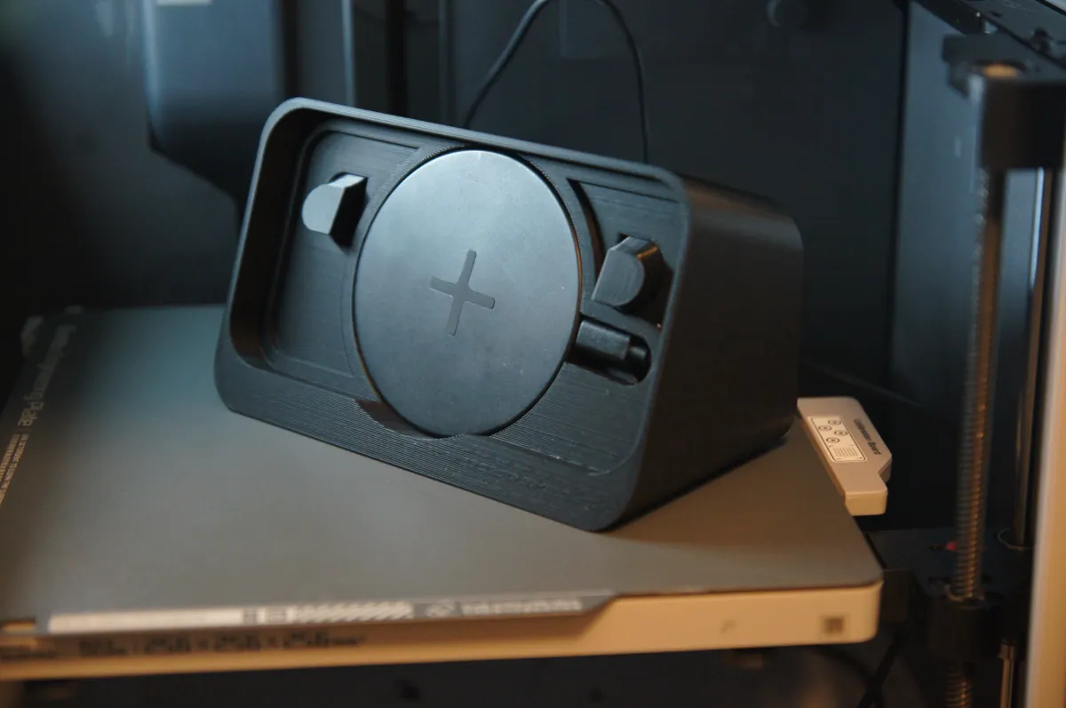 iPhone Standby Mode Dock with LIVBOJ Charger, photo 4 of 4 - iPhone Standby Mode Dock with LIVBOJ Charger Household