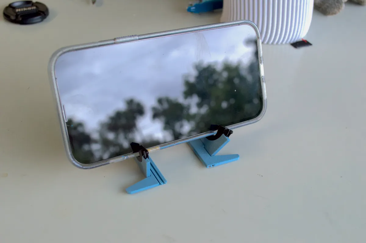 Credit Card Phone Stand Adjustable Angle, photo 2 of 4 - Credit Card Phone Stand Adjustable Angle Hobby & DIY