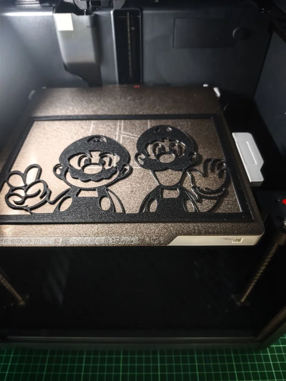 Mario and luigi wallart, photo 3 of 4 - Mario and luigi wallart Figurines & Collectibles