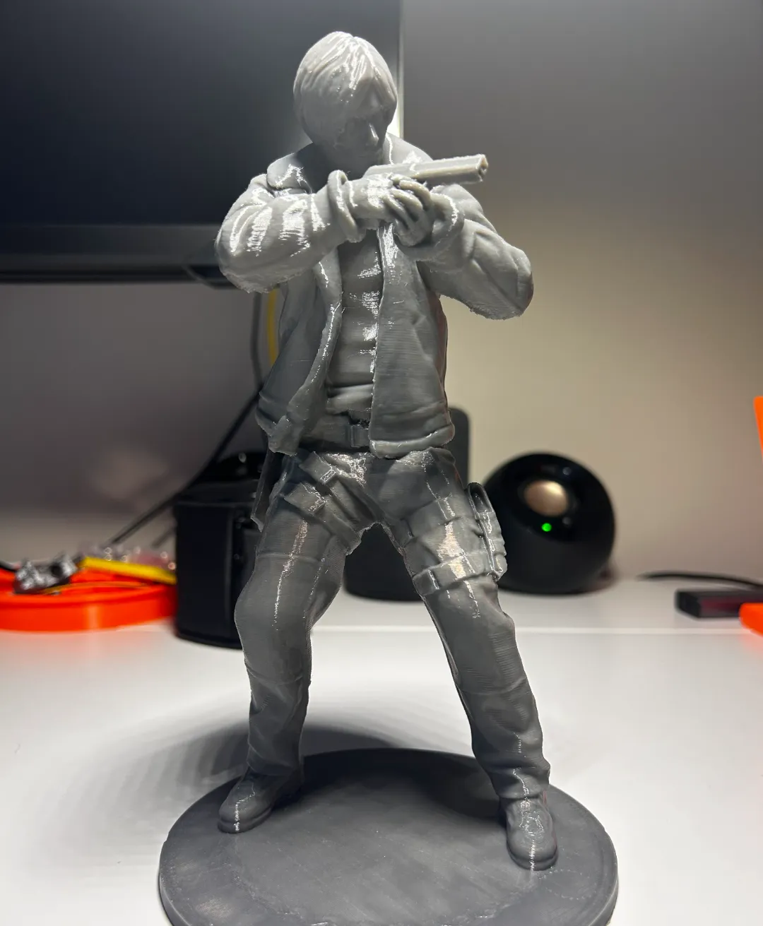 Action figure leon kennedy resident evil