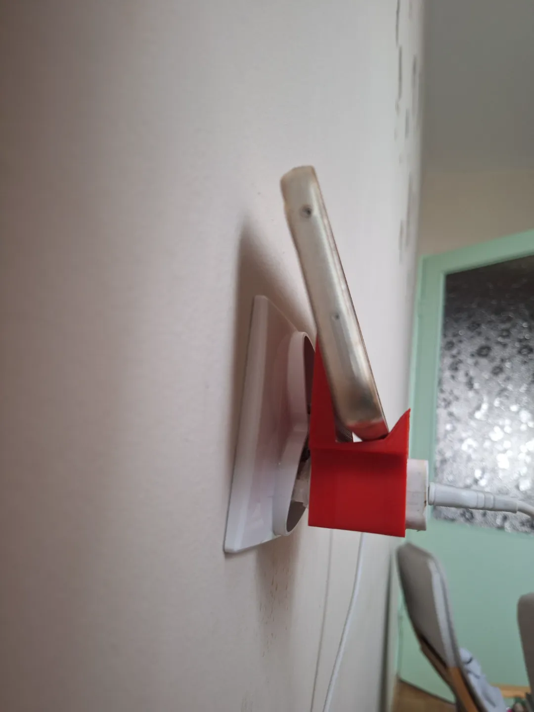 Phone charging travel stand, photo 2 of 4 - Phone charging travel stand Tools