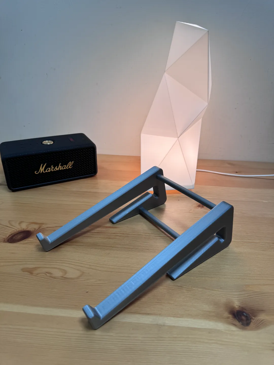 Portable Laptop Stand for Travel 旅行便攜式筆記型電腦支架, photo 2 of 4 - Portable Laptop Stand for Travel 旅行便攜式筆記型電腦支架 Household