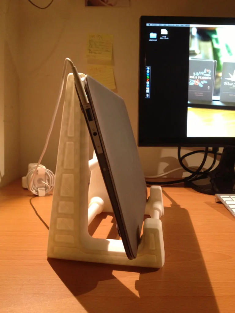 Strong and Durable laptop stand, photo 2 of 4 - Strong and Durable laptop stand Mobile & Device Accessories
