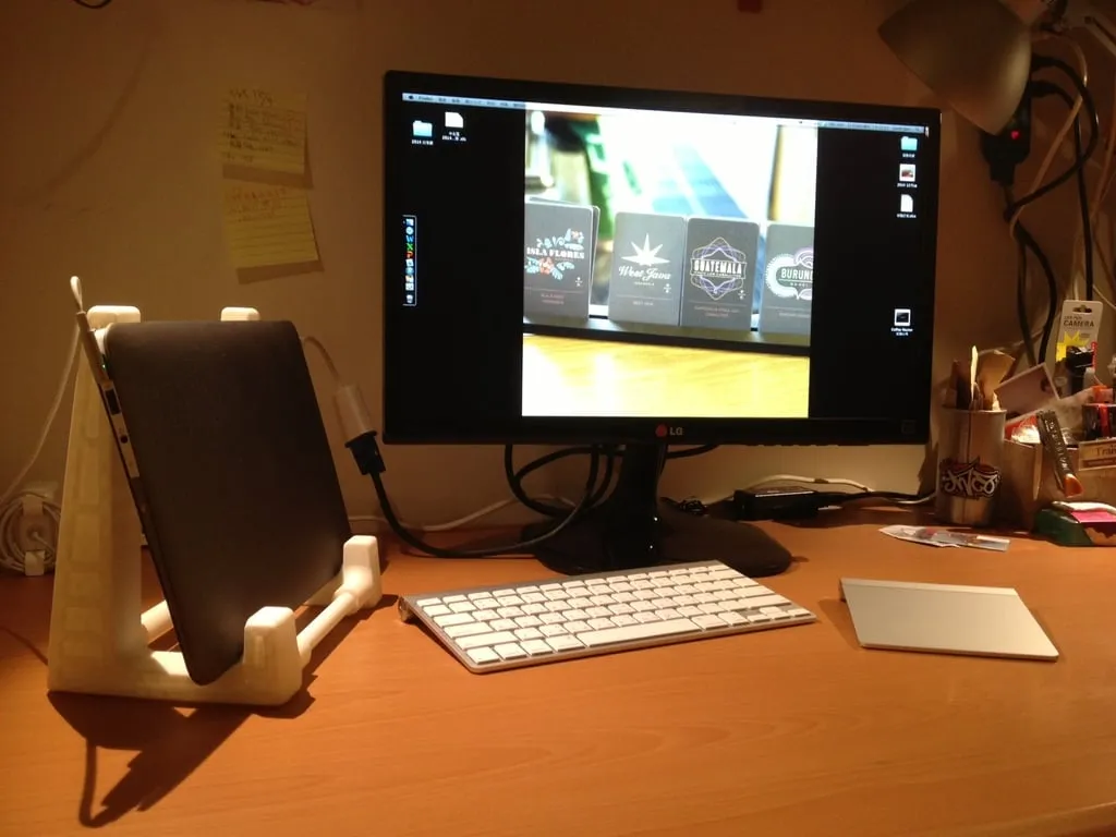 Strong and Durable laptop stand, photo 3 of 4 - Strong and Durable laptop stand Mobile & Device Accessories