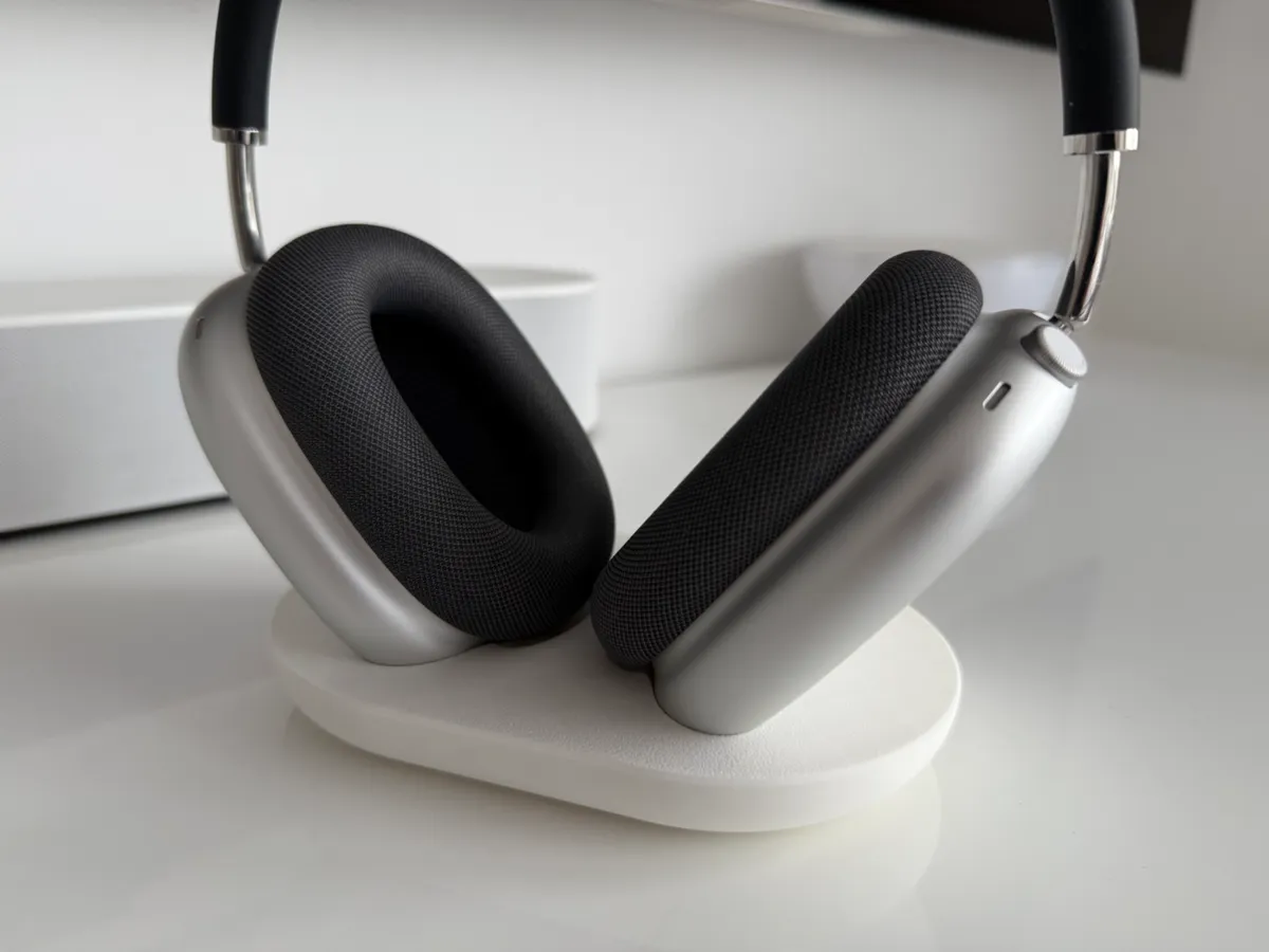 AirPods Max Stand with Sleep Mode Support, photo 4 of 4 - AirPods Max Stand with Sleep Mode Support Hobby & DIY