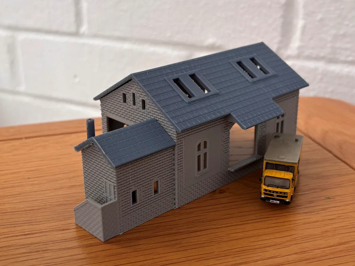 N Scale Pass Through Freight Shed Model Railway