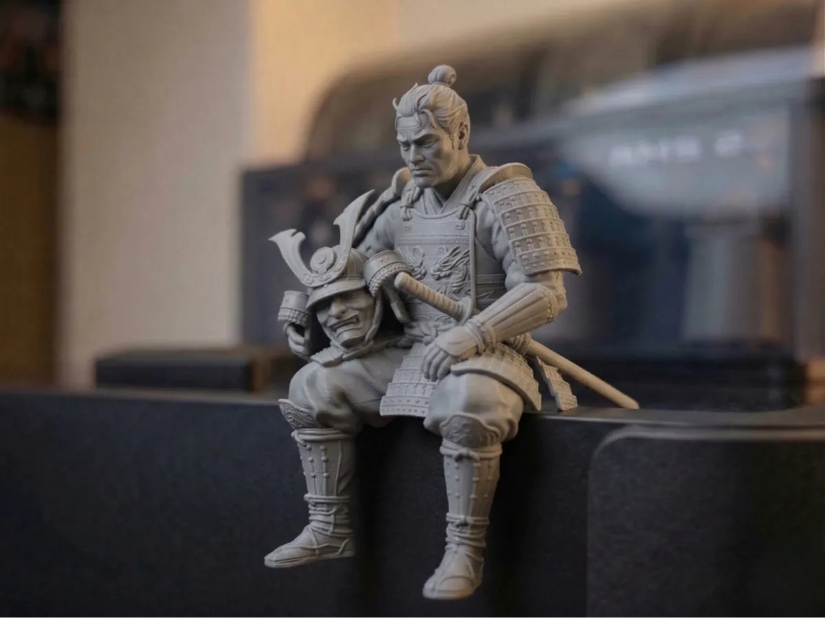 Sitting Samurai (Edge Sitter)