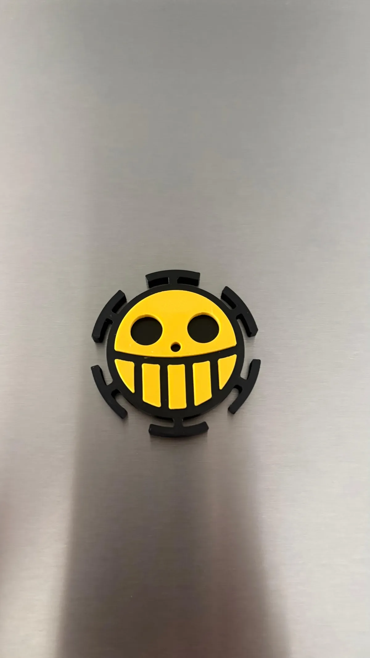 Heart Pirates Jolly Roger (One Piece Magnet), photo 3 of 4 - Heart Pirates Jolly Roger (One Piece Magnet) Figurines & Collectibles