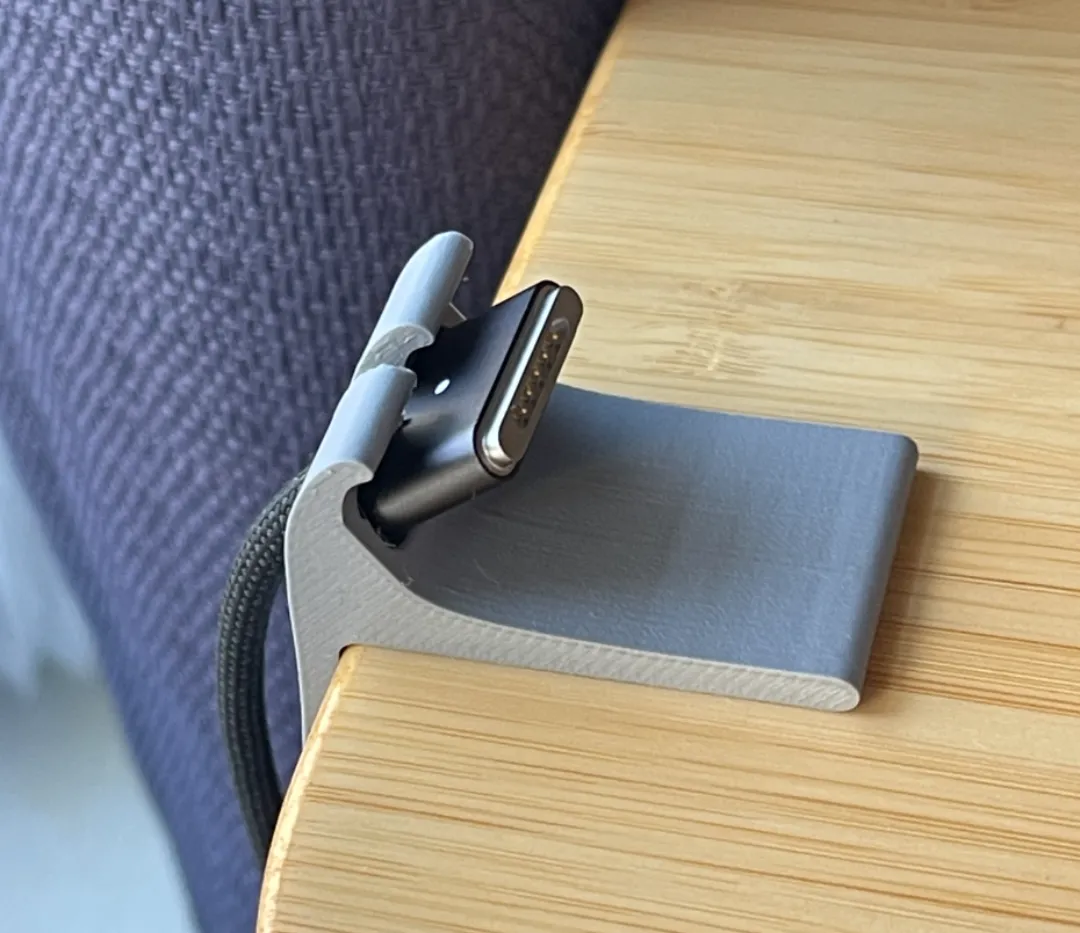 MacBook Pro MagSafe 3 Desk Wire Catch