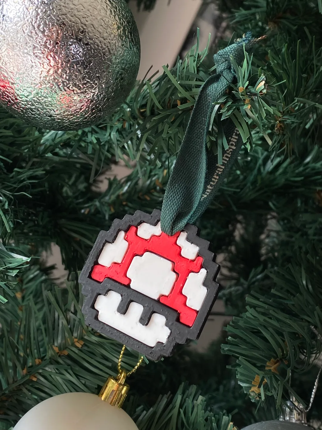 2/9 Retro 8Bit Xmas Tree 1UP Pixel Holiday Charm, photo 2 of 4 - 2/9 Retro 8Bit Xmas Tree 1UP Pixel Holiday Charm Household
