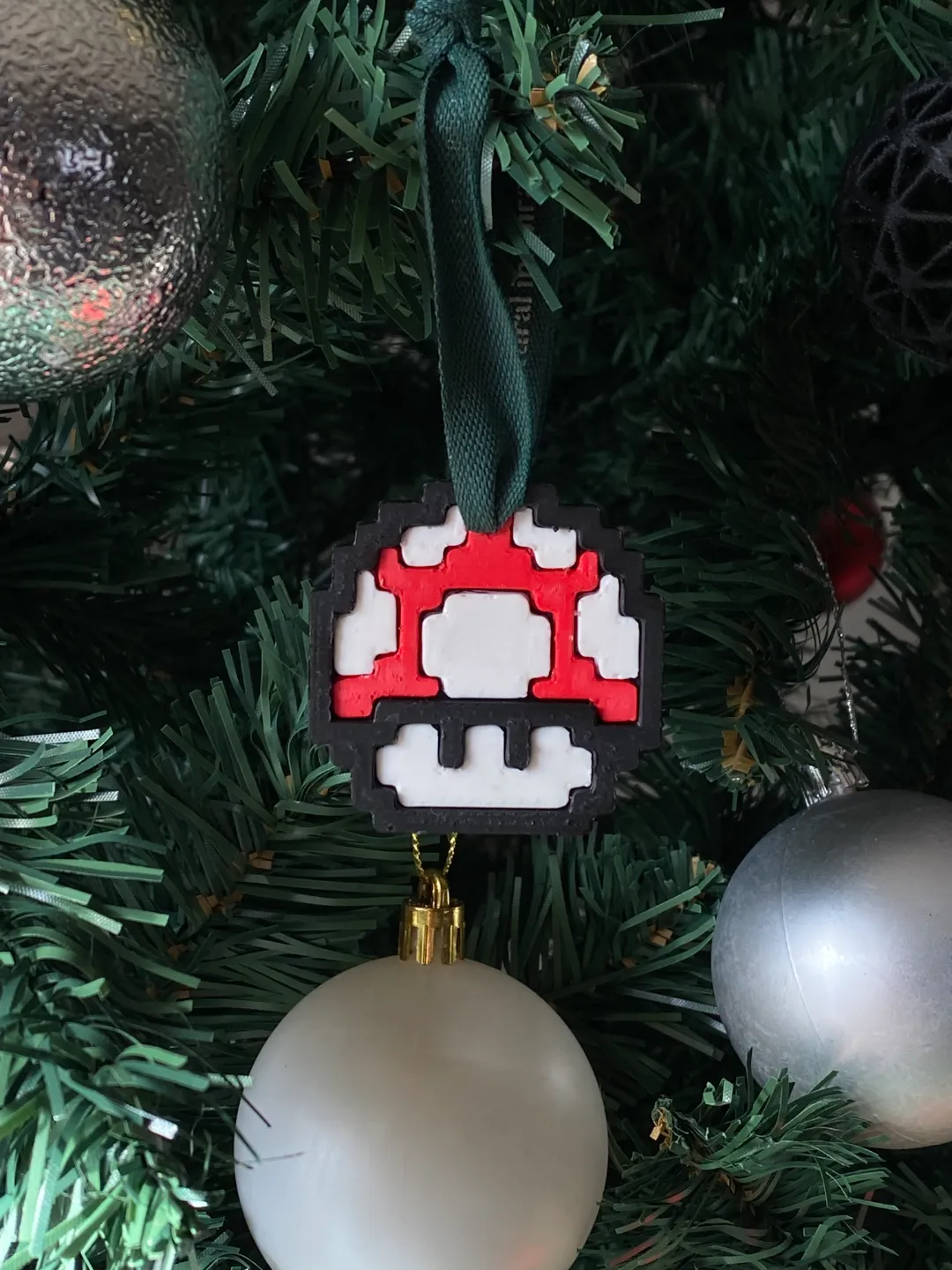 2/9 Retro 8Bit Xmas Tree 1UP Pixel Holiday Charm, photo 3 of 4 - 2/9 Retro 8Bit Xmas Tree 1UP Pixel Holiday Charm Household