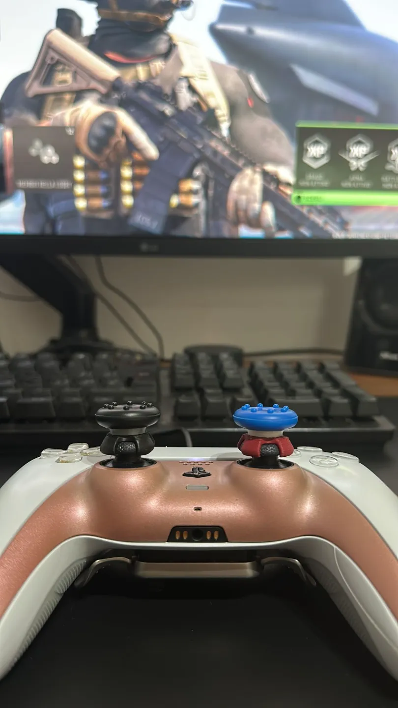 Playstation 5 Dualsense thumb stick raiser, photo 2 of 4 - Playstation 5 Dualsense thumb stick raiser Toys & Games