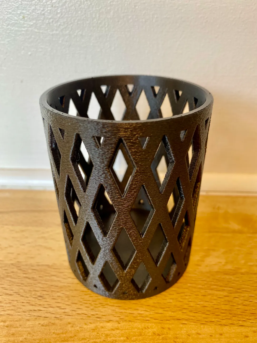 Lattice Style Stationary Holder - Pen Pencil Pot, photo 2 of 4 - Lattice Style Stationary Holder - Pen Pencil Pot Desk & Office