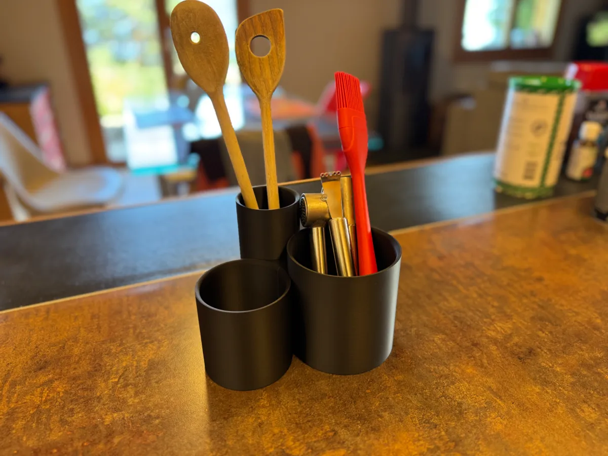 Kitchen utensils holder