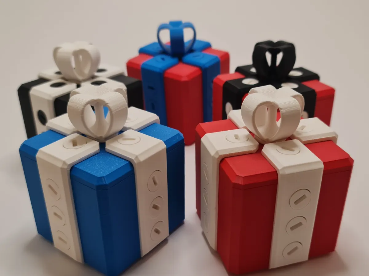 Giftbox locked with screws - Screws, Clips & Fasteners, in stock