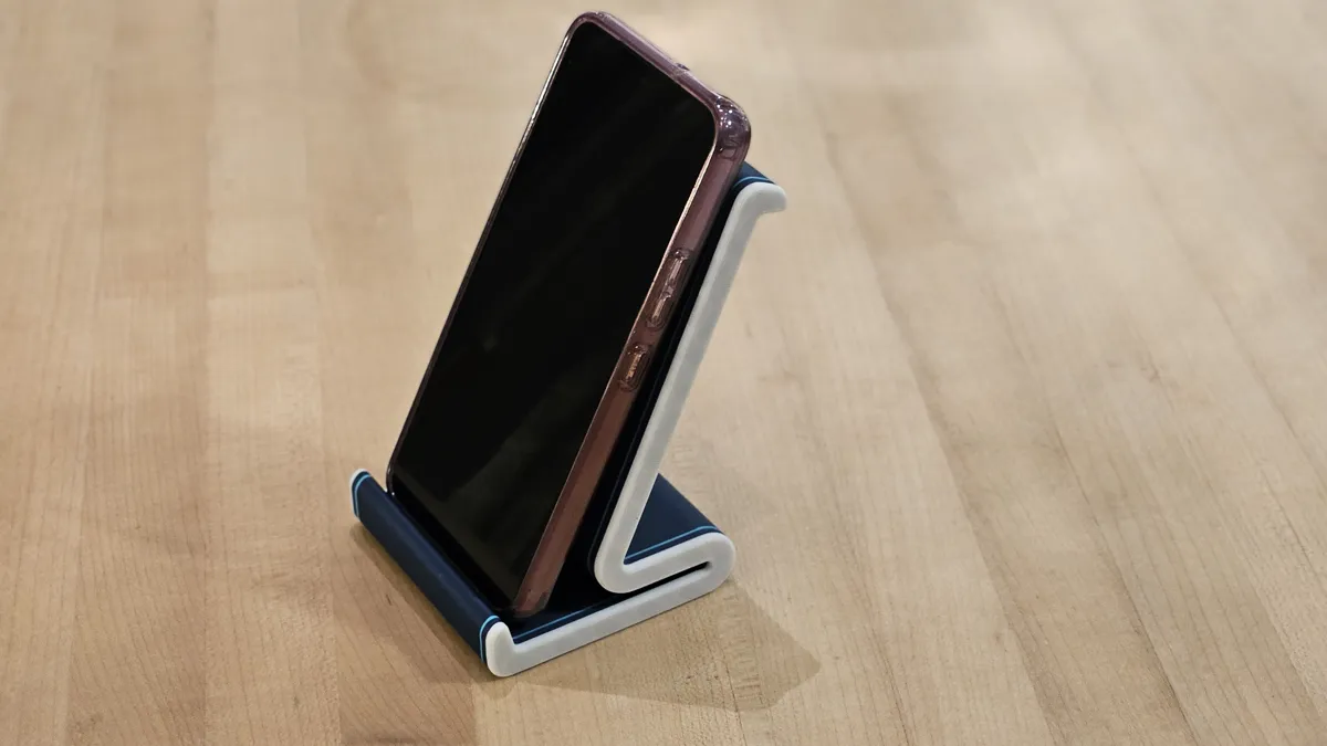 Two-Way Minimalist Phone Stand, photo 3 of 4 - Two-Way Minimalist Phone Stand Mobile & Device Accessories