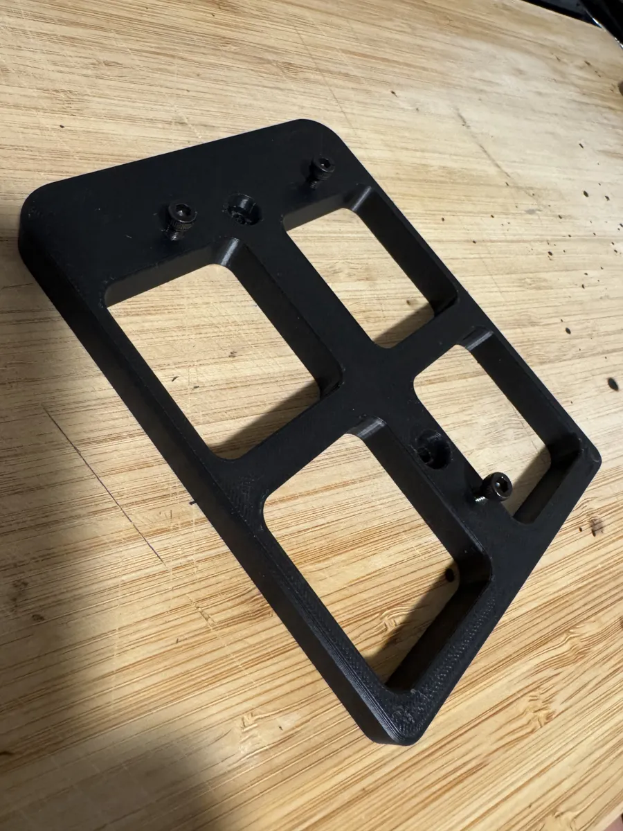 Ozito / Einhell Battery Charger Wall Mount, photo 3 of 4 - Ozito / Einhell Battery Charger Wall Mount Mobile & Device Accessories