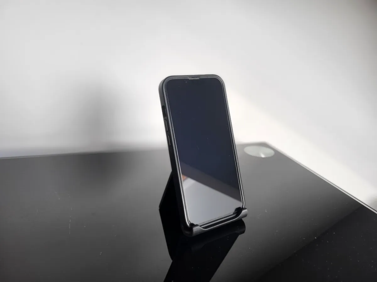 Minimalist Phone Holder, photo 2 of 4 - Minimalist Phone Holder Mobile & Device Accessories