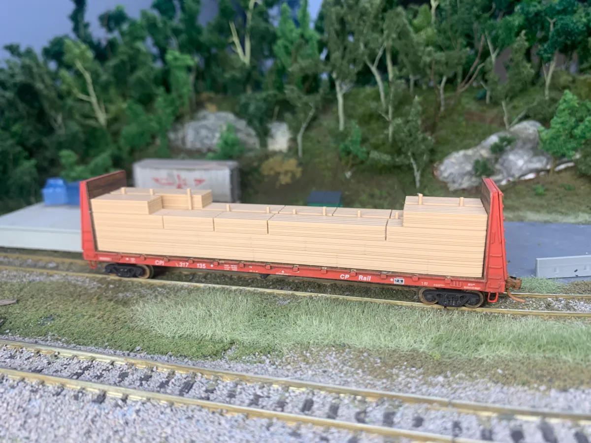 MT 61' Bulkhead Flat Car Lumber Load (Style C) - Model Cars & Race Cars, in stock