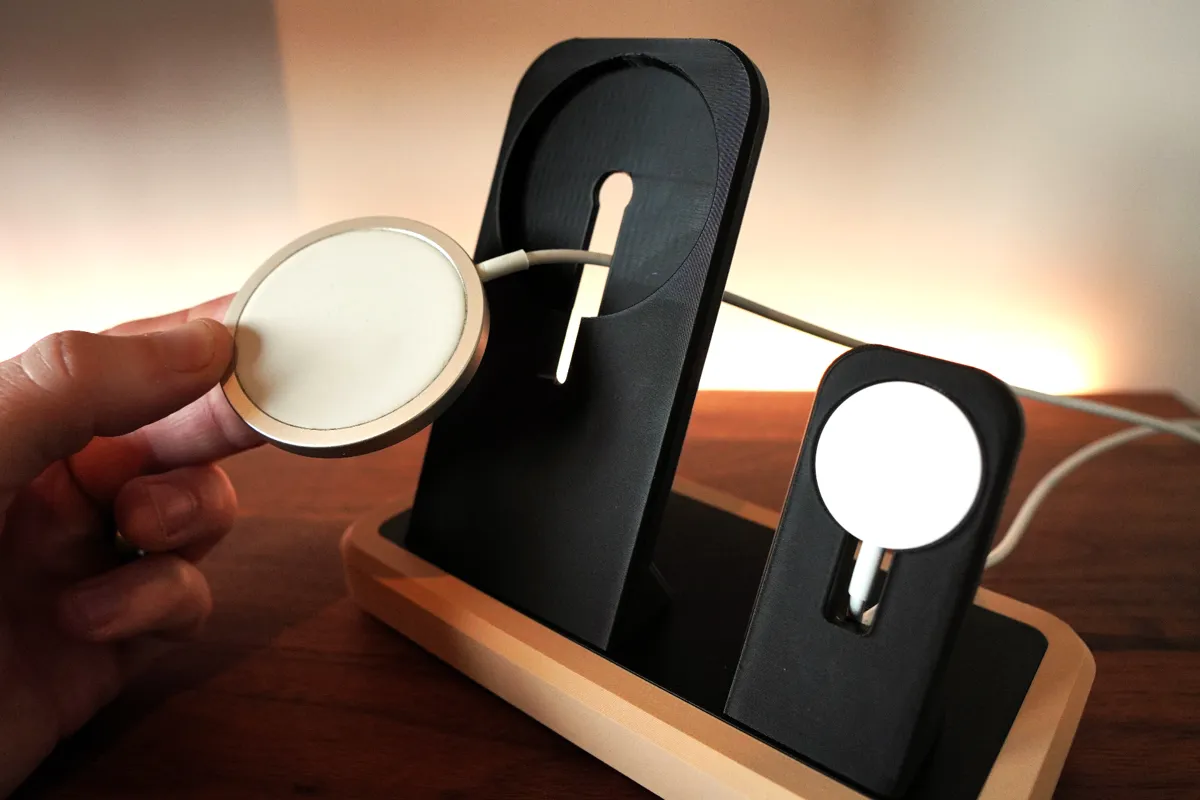 iPhone and Apple Watch Charging Stand, photo 2 of 4 - iPhone and Apple Watch Charging Stand Household
