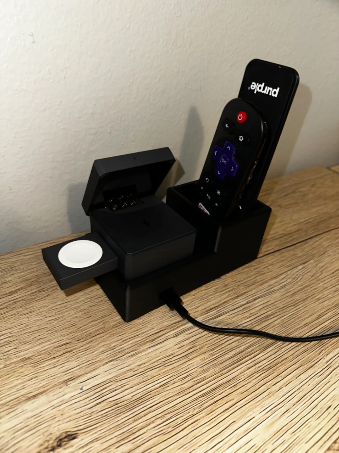 Anker MagSafe Cube Nightstand Organizer, photo 3 of 4 - Anker MagSafe Cube Nightstand Organizer Tools