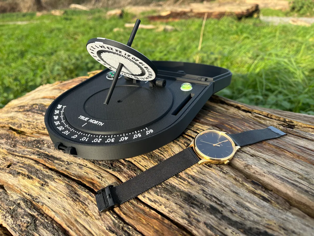 Portable Equatorial Sundial (Clock)