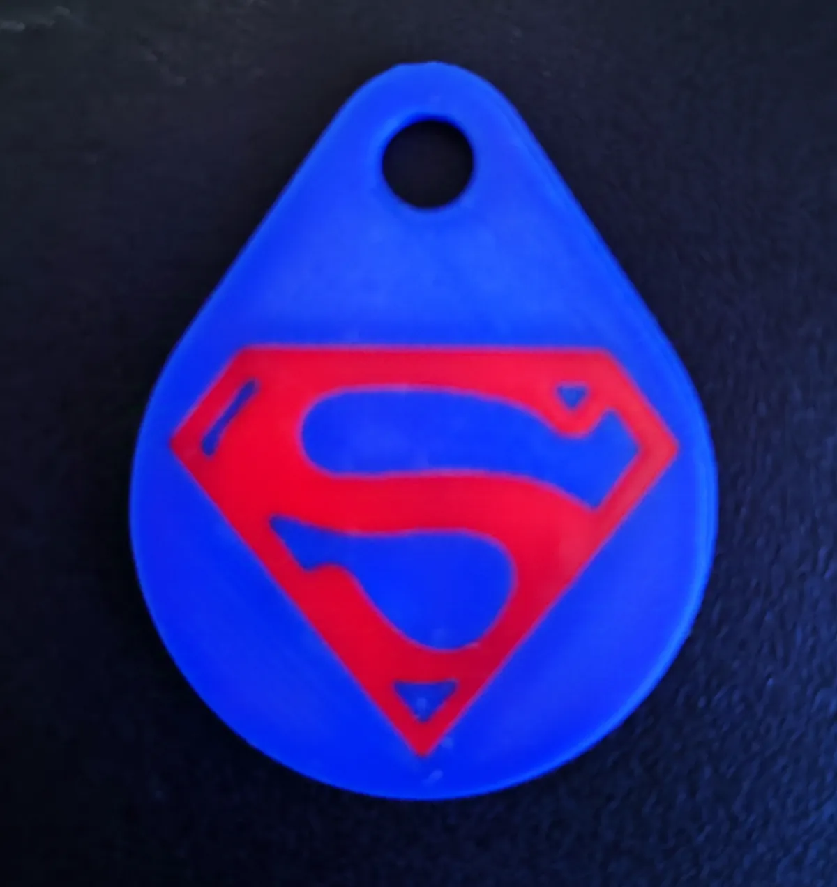 Llavero logo Spiderman & Superman, photo 2 of 4 - Llavero logo Spiderman & Superman Keychains