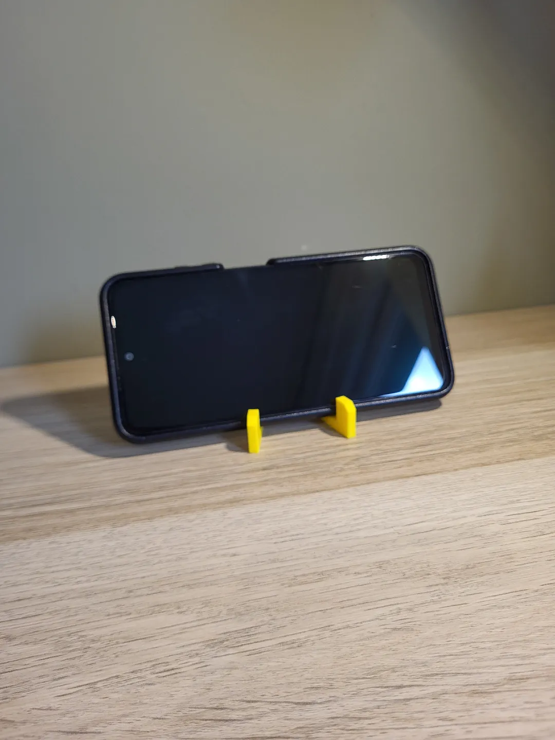Keyring Phone Holder Stand, photo 4 of 4 - Keyring Phone Holder Stand Keychains