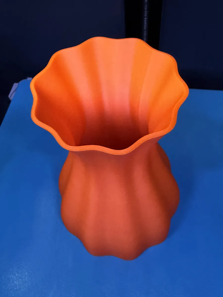 Modern Wave Vase-Organische Design Vase, photo 2 of 3 - Modern Wave Vase-Organische Design Vase Home Decor Items