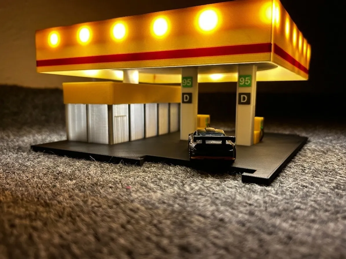 Ultimate Toy Car Roads - Yellow Gas Station, photo 2 of 4 - Ultimate Toy Car Roads - Yellow Gas Station Kids & Baby