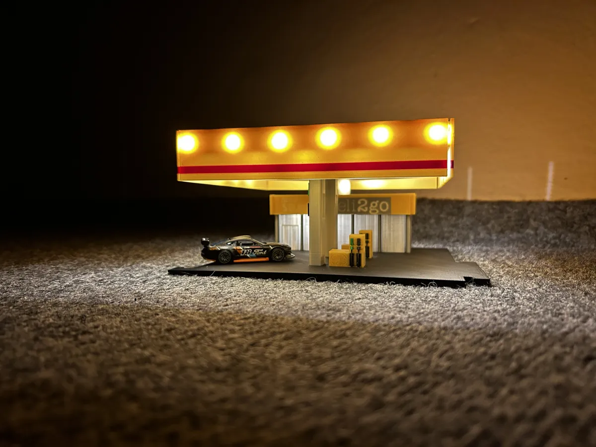 Ultimate Toy Car Roads - Yellow Gas Station, photo 4 of 4 - Ultimate Toy Car Roads - Yellow Gas Station Kids & Baby