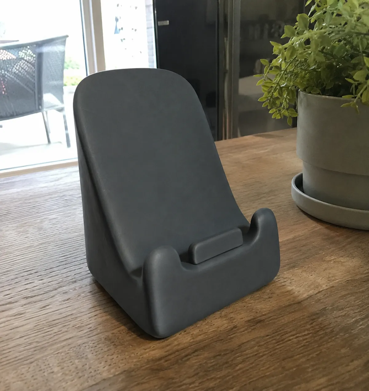 Curved Phone Stand, photo 2 of 2 - Curved Phone Stand Household