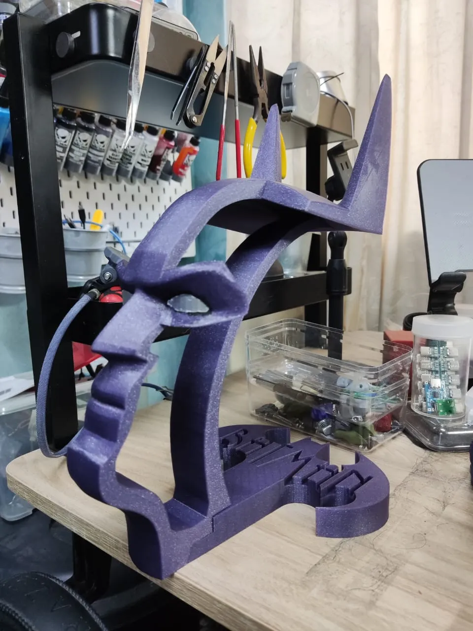 Batman Headphone Stand, photo 3 of 4 - Batman Headphone Stand Mobile & Device Accessories