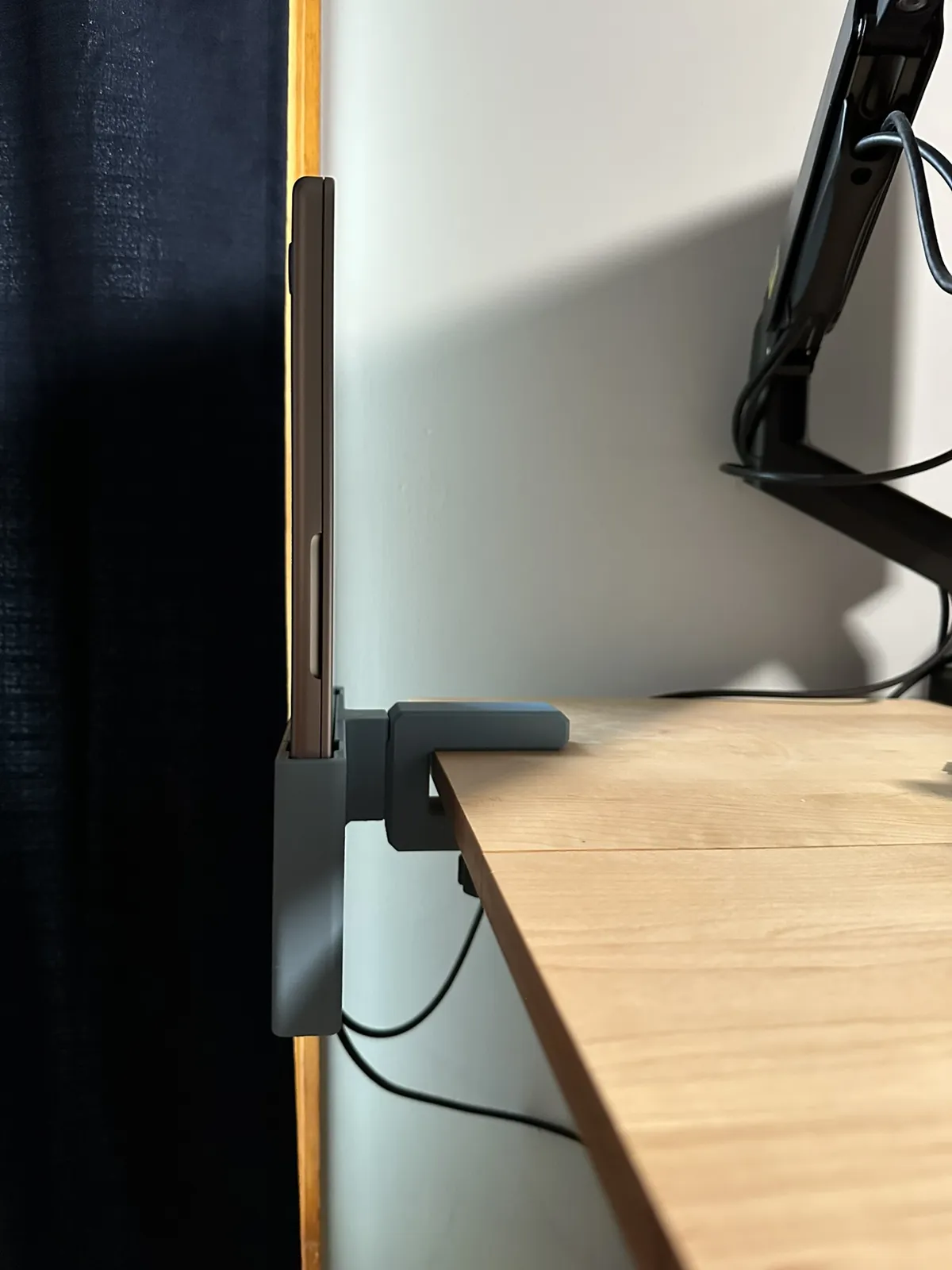 Vertical MacBook Pro 14" Desk Clamp Holder, photo 2 of 3 - Vertical MacBook Pro 14" Desk Clamp Holder Tools
