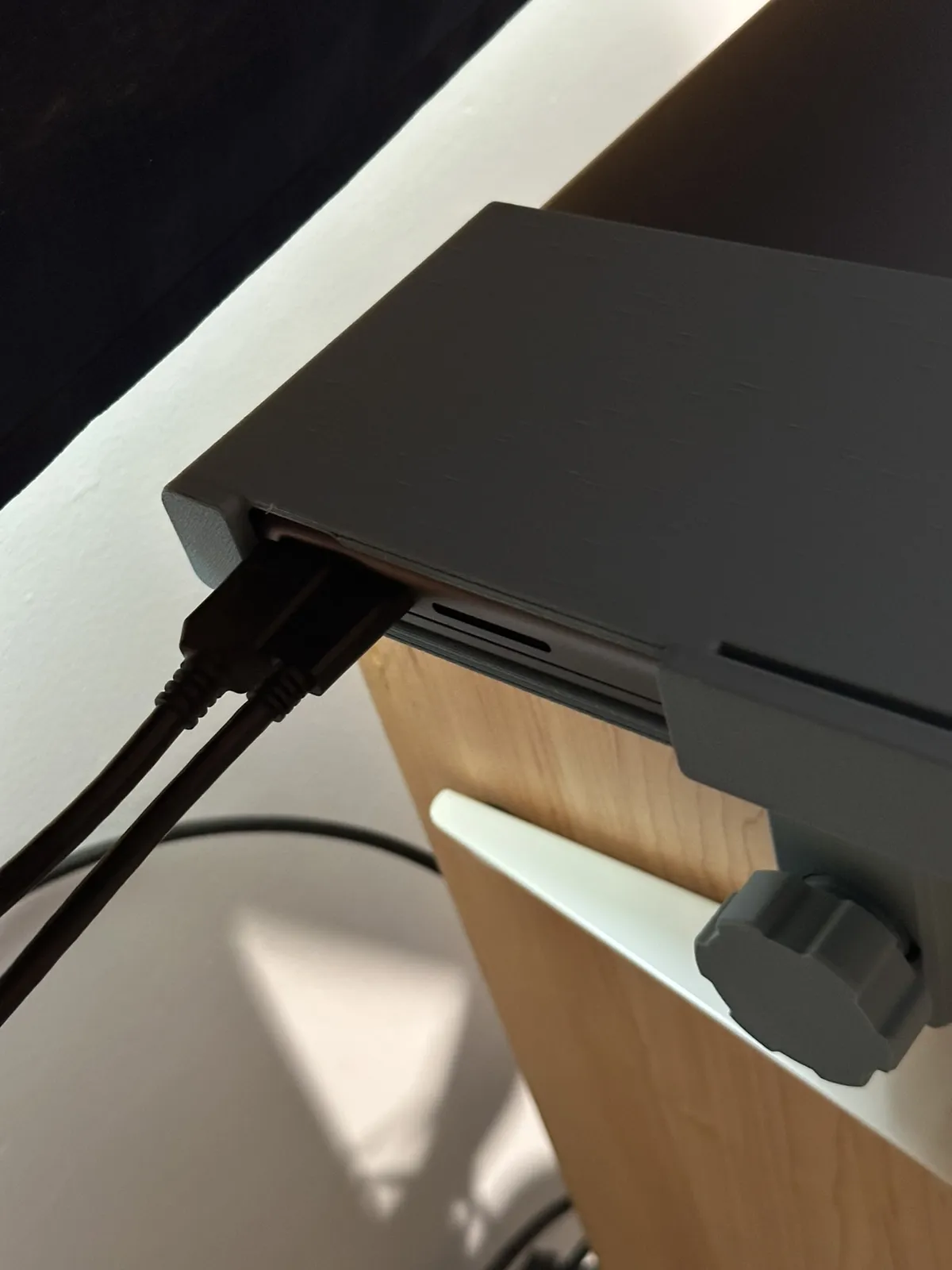 Vertical MacBook Pro 14" Desk Clamp Holder, photo 3 of 3 - Vertical MacBook Pro 14" Desk Clamp Holder Tools
