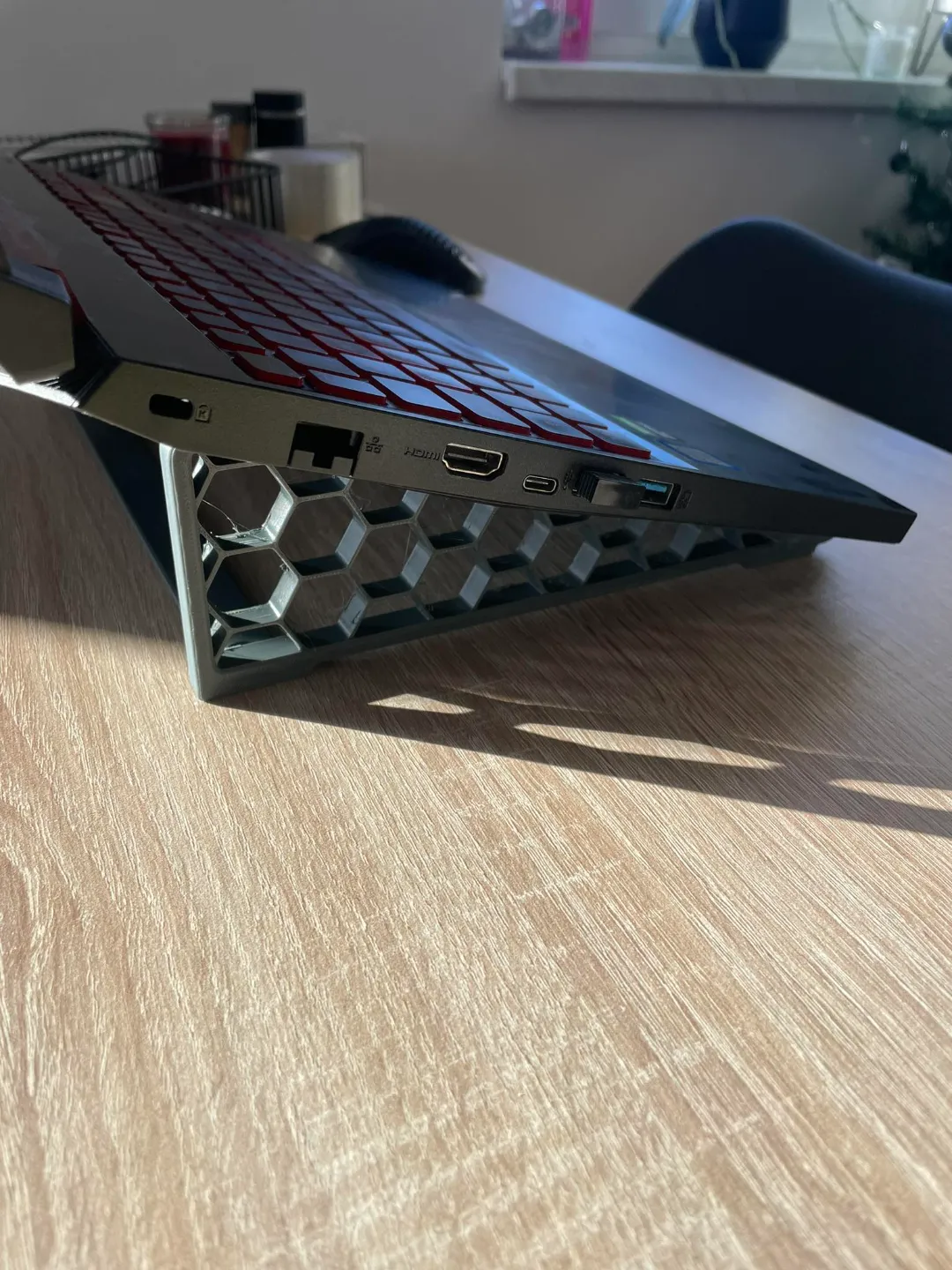 Laptop stand - Gadgets, in stock in India