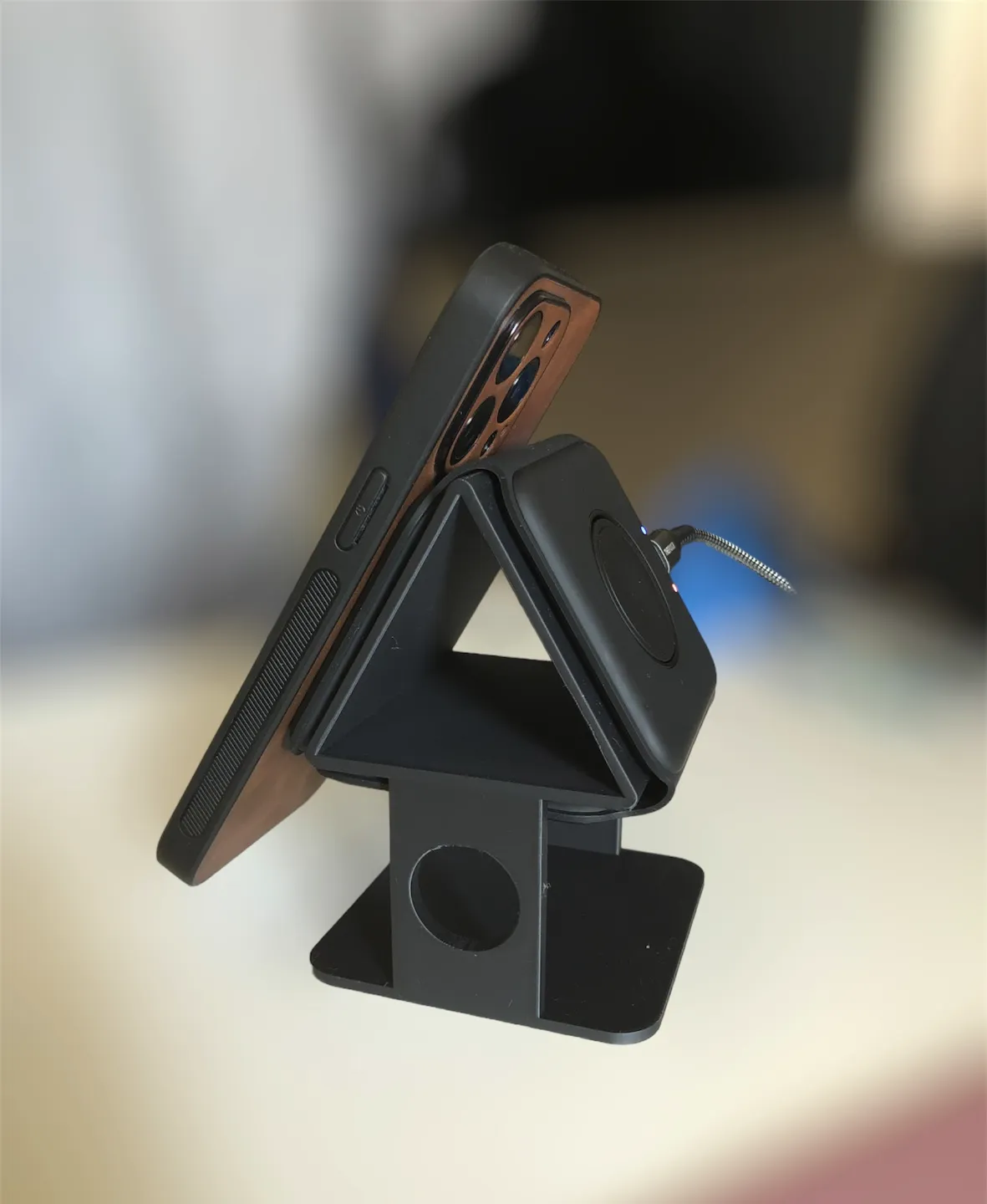 Stand for ZEERA MegFold 3-in-1 charger, photo 2 of 2 - Stand for ZEERA MegFold 3-in-1 charger Hobby & DIY