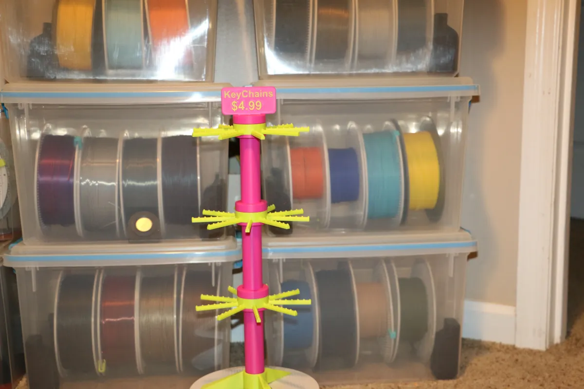 Spinning keychain display stand customizable, photo 3 of 3 - Spinning keychain display stand customizable Figurines & Collectibles