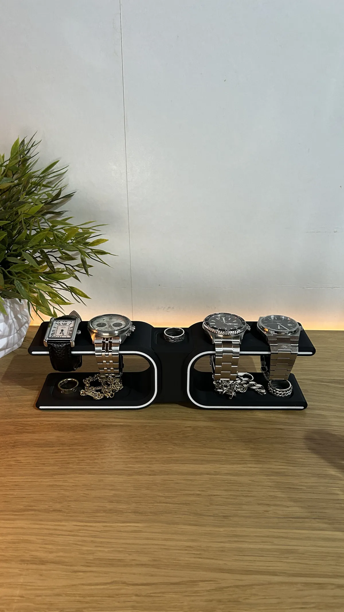 Modern Line Watch Stand for 4 watches, photo 2 of 4 - Modern Line Watch Stand for 4 watches Mobile & Device Accessories
