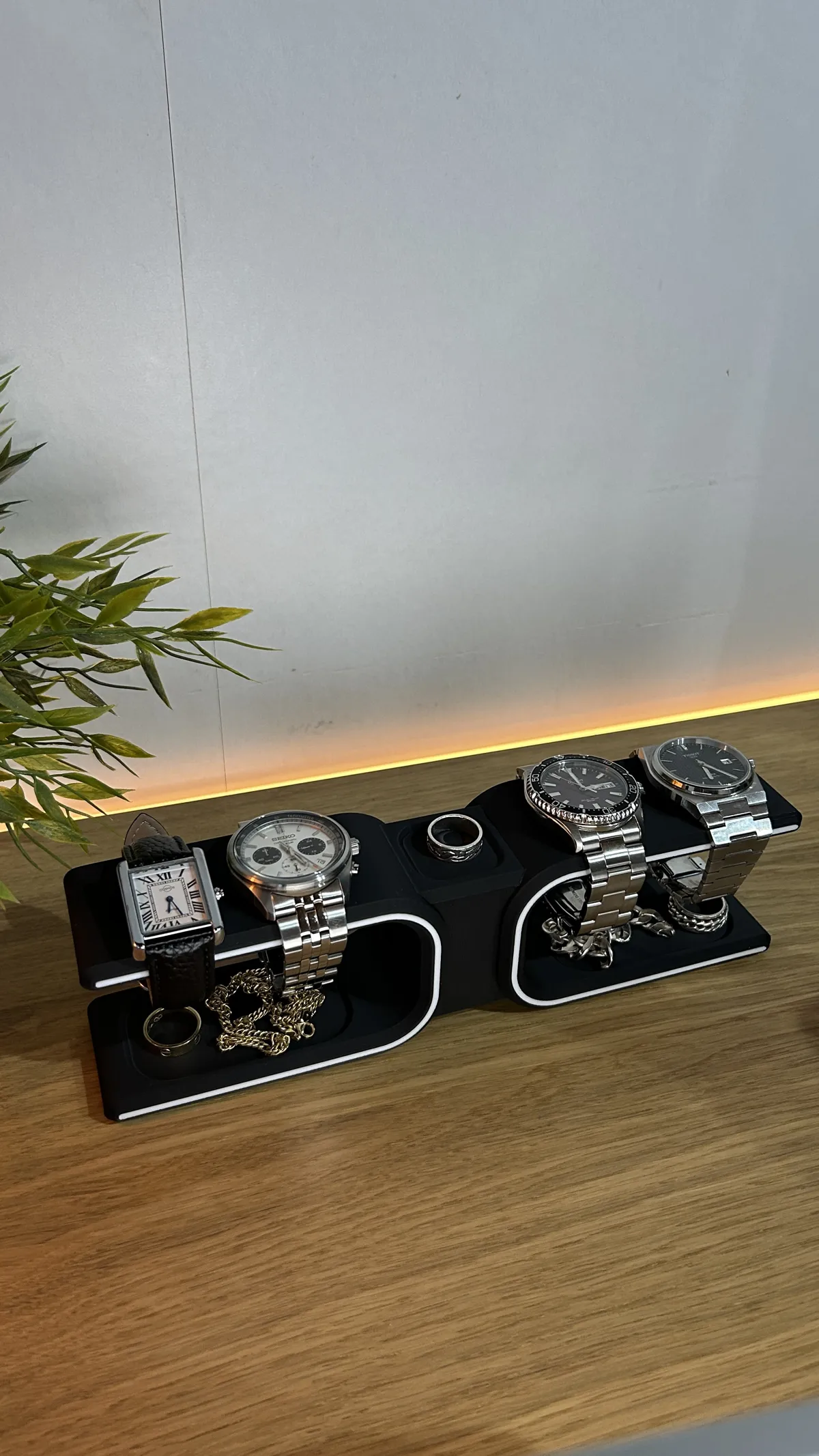 Modern Line Watch Stand for 4 watches, photo 3 of 4 - Modern Line Watch Stand for 4 watches Mobile & Device Accessories