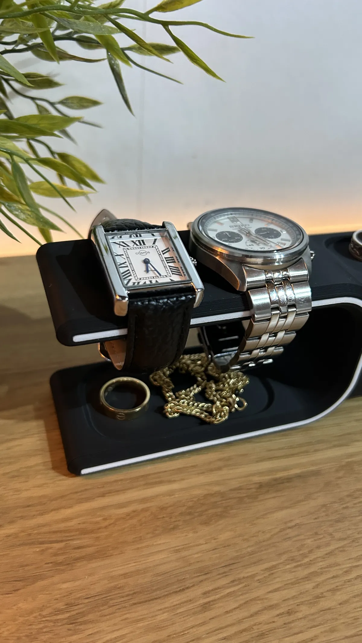 Modern Line Watch Stand for 4 watches, photo 4 of 4 - Modern Line Watch Stand for 4 watches Mobile & Device Accessories