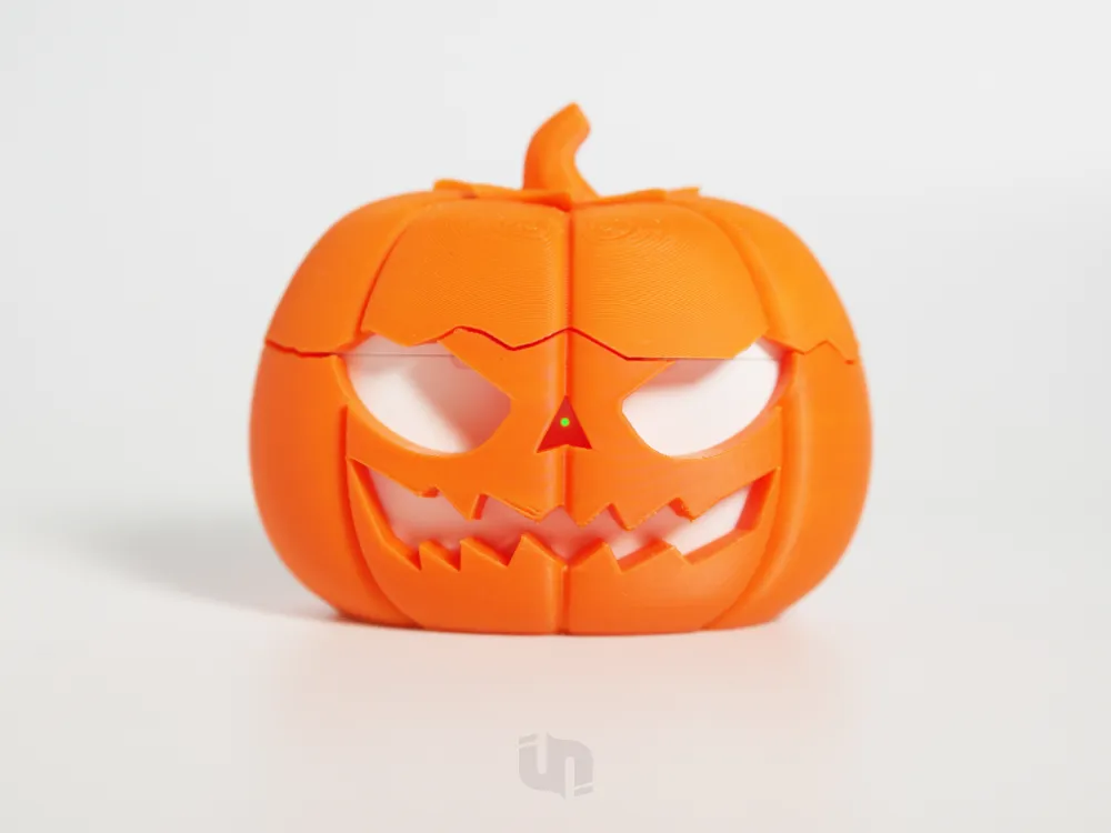 Halloween pumpkin airpods case, photo 2 of 4 - Halloween pumpkin airpods case Mobile & Device Accessories