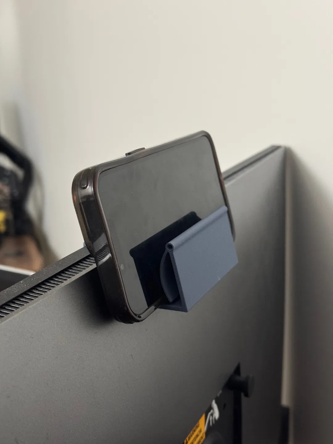 iPhone Continuity Camera Monitor Mount, photo 4 of 4 - iPhone Continuity Camera Monitor Mount Mobile & Device Accessories