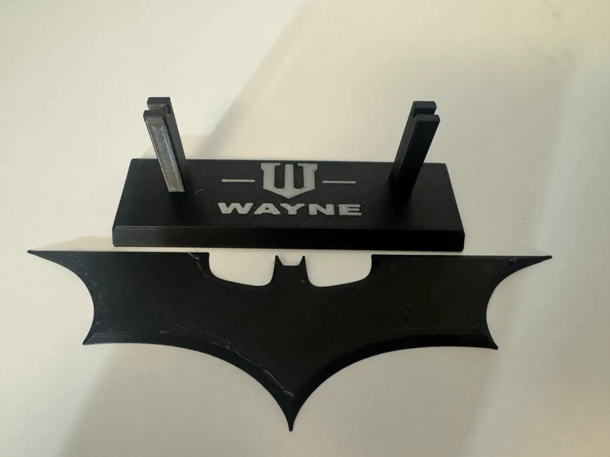 Batman The Dark Knight Batarang And Display Stand, photo 3 of 4 - Batman The Dark Knight Batarang And Display Stand Props & Cosplay