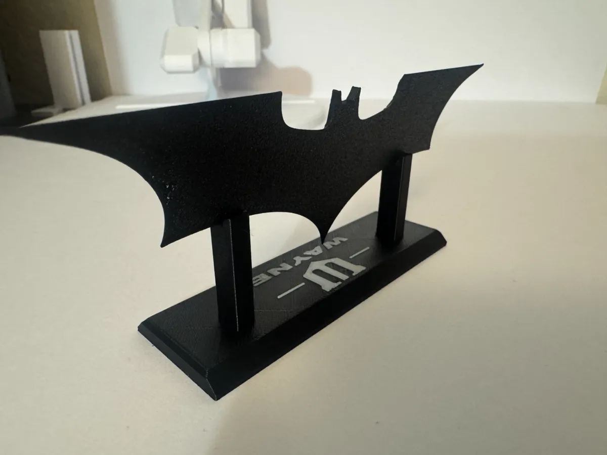 Batman The Dark Knight Batarang And Display Stand, photo 4 of 4 - Batman The Dark Knight Batarang And Display Stand Props & Cosplay