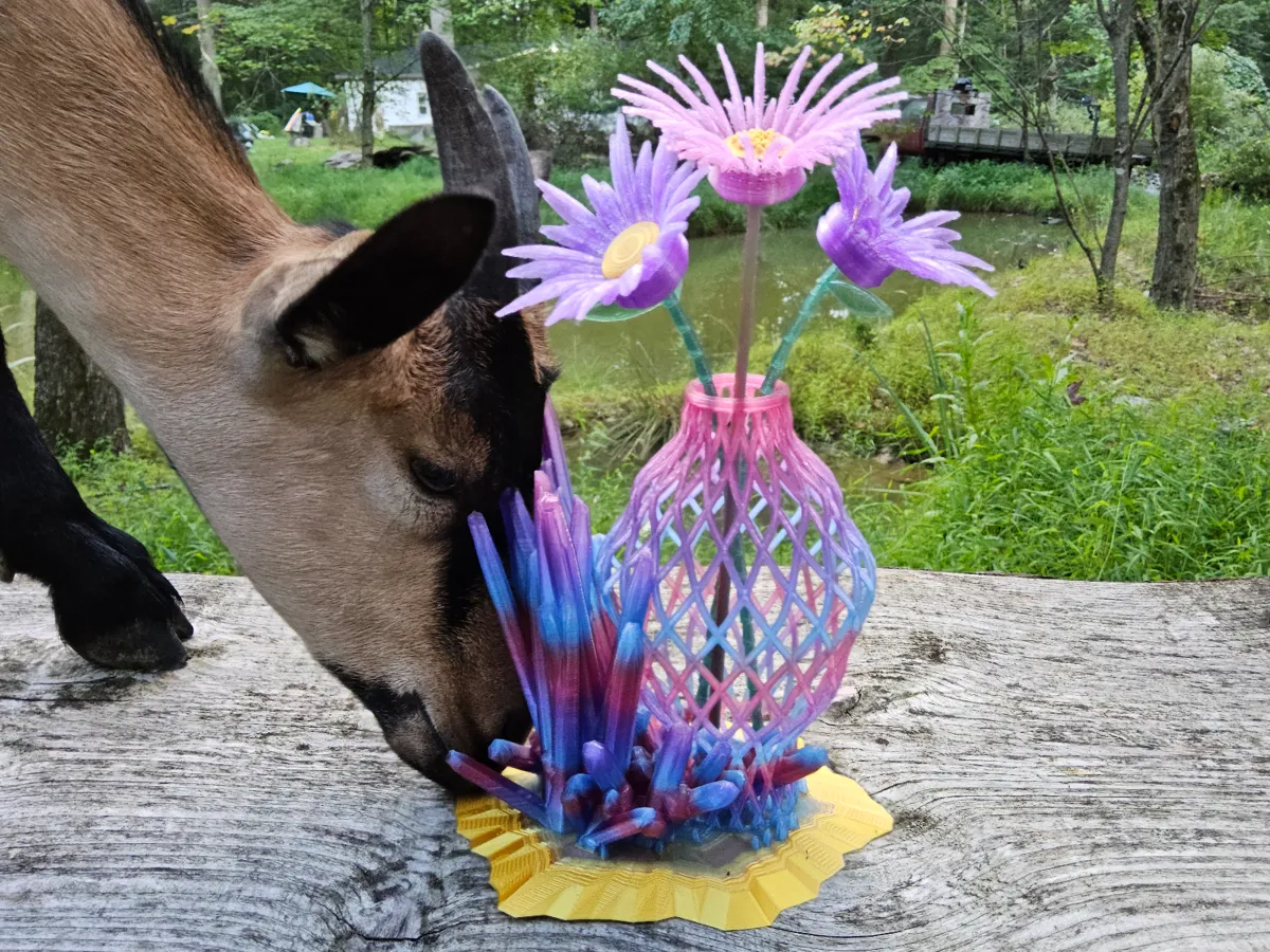 Storervase Crystal Vase- The GOAT of Vases - Sculptures, in stock in India