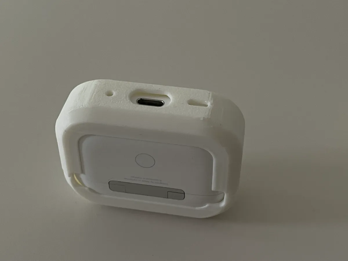 Airpods Pro (2) Case With Magsafe Support, photo 3 of 3 - Airpods Pro (2) Case With Magsafe Support Hobby & DIY