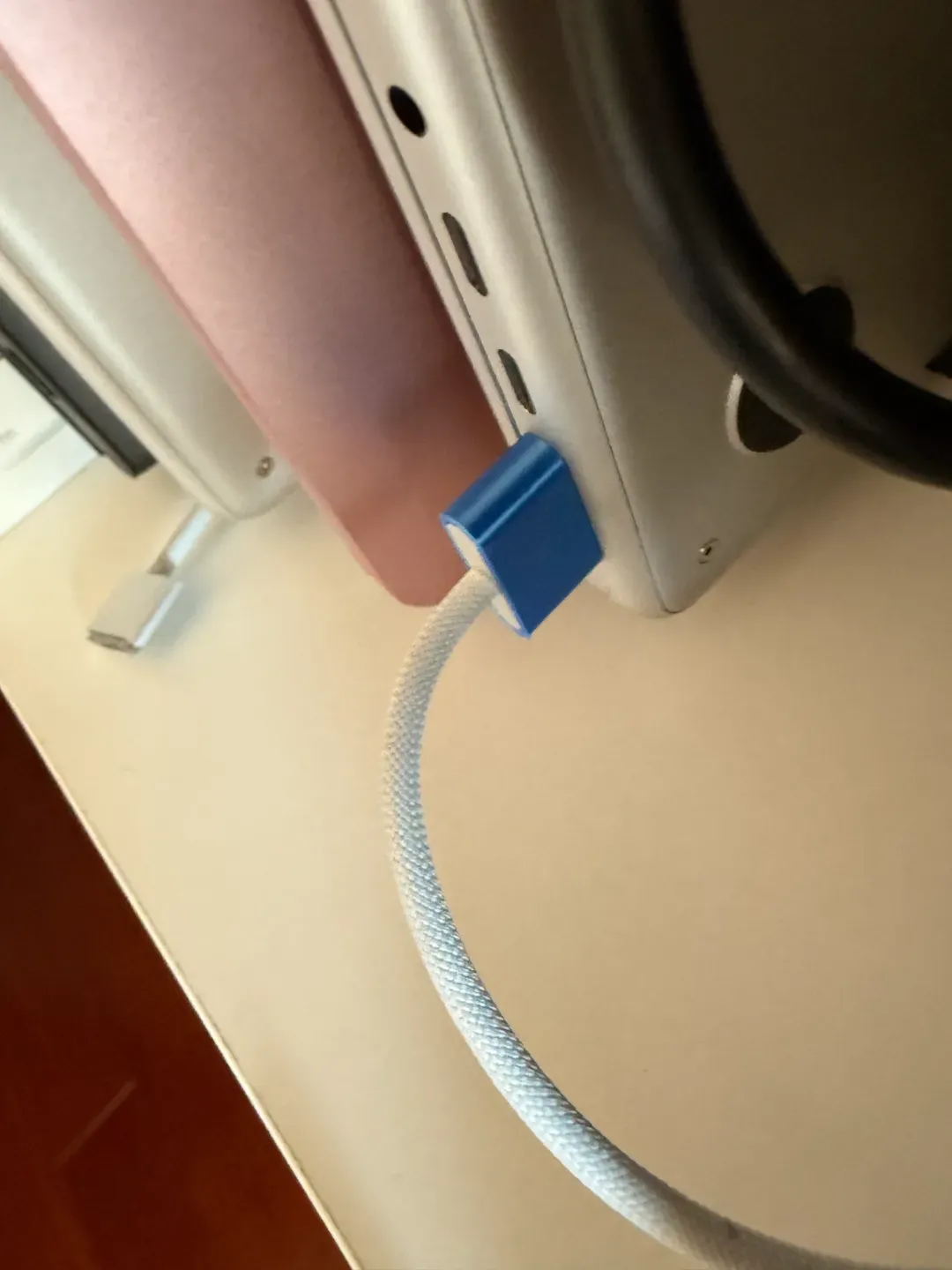 Mac book magsafe充电头遮光罩, photo 2 of 2 - Mac book magsafe充电头遮光罩 Mobile & Device Accessories
