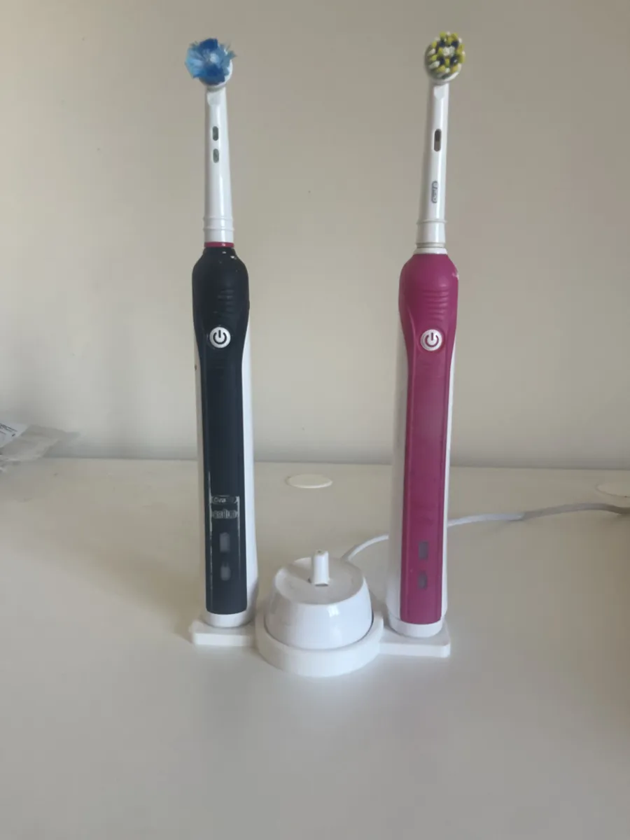 Oral-B Electric Toothbrush Holder for 2, photo 3 of 4 - Oral-B Electric Toothbrush Holder for 2 Bath & Personal Care