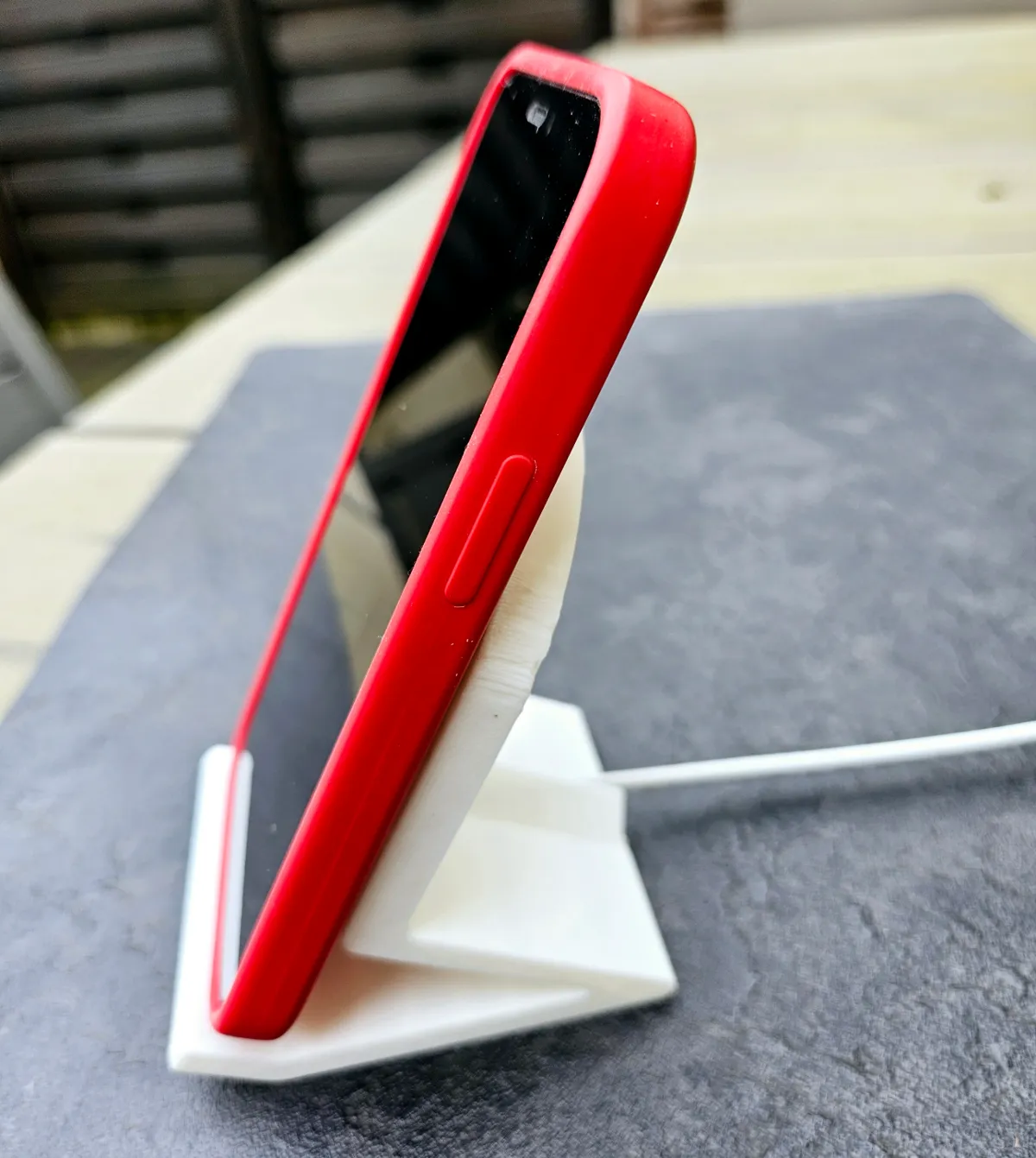 Magsafe Charger Stand - Iphone 12 mini + case OK, photo 3 of 4 - Magsafe Charger Stand - Iphone 12 mini + case OK Mobile & Device Accessories